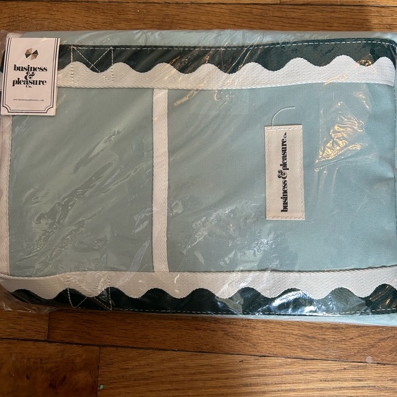 BNWT BUSINESS & PLEASURE COOLER BAG - Picture 4 of 13